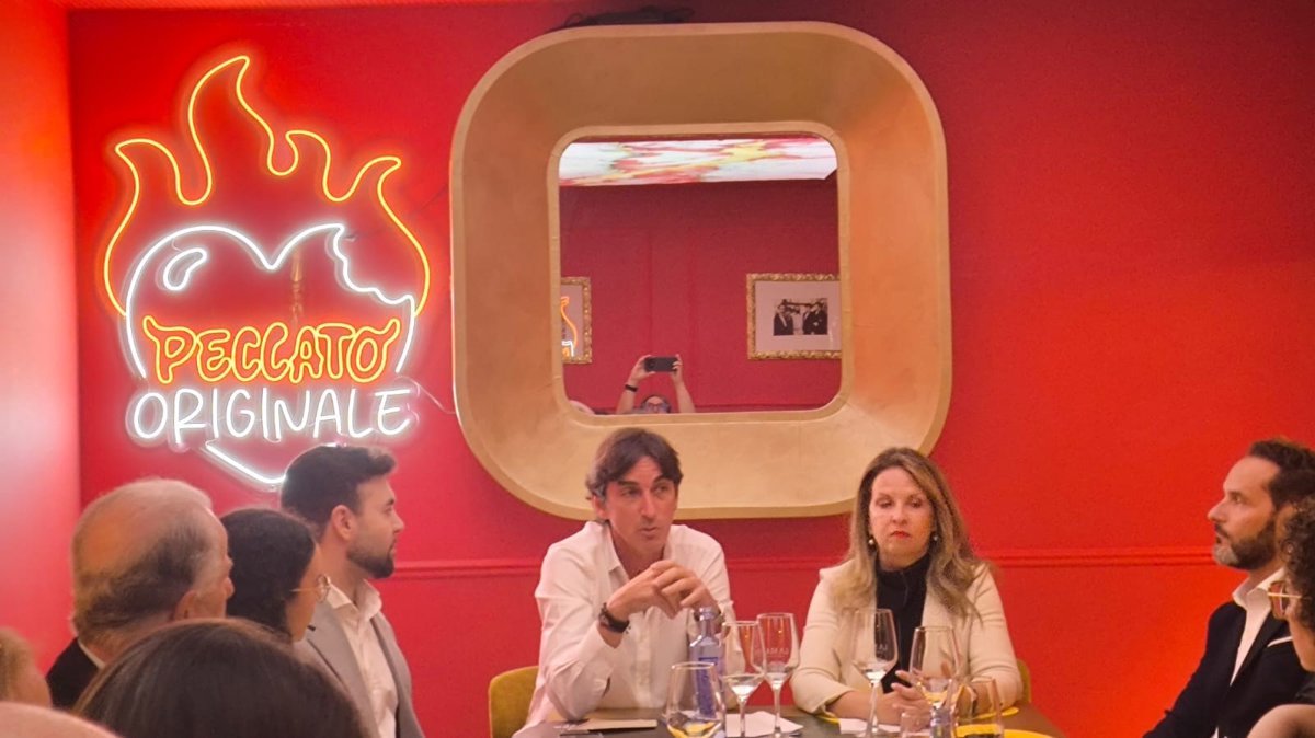 La Mafia adapta su nombre a La Famiglia se reúne a la Mesa